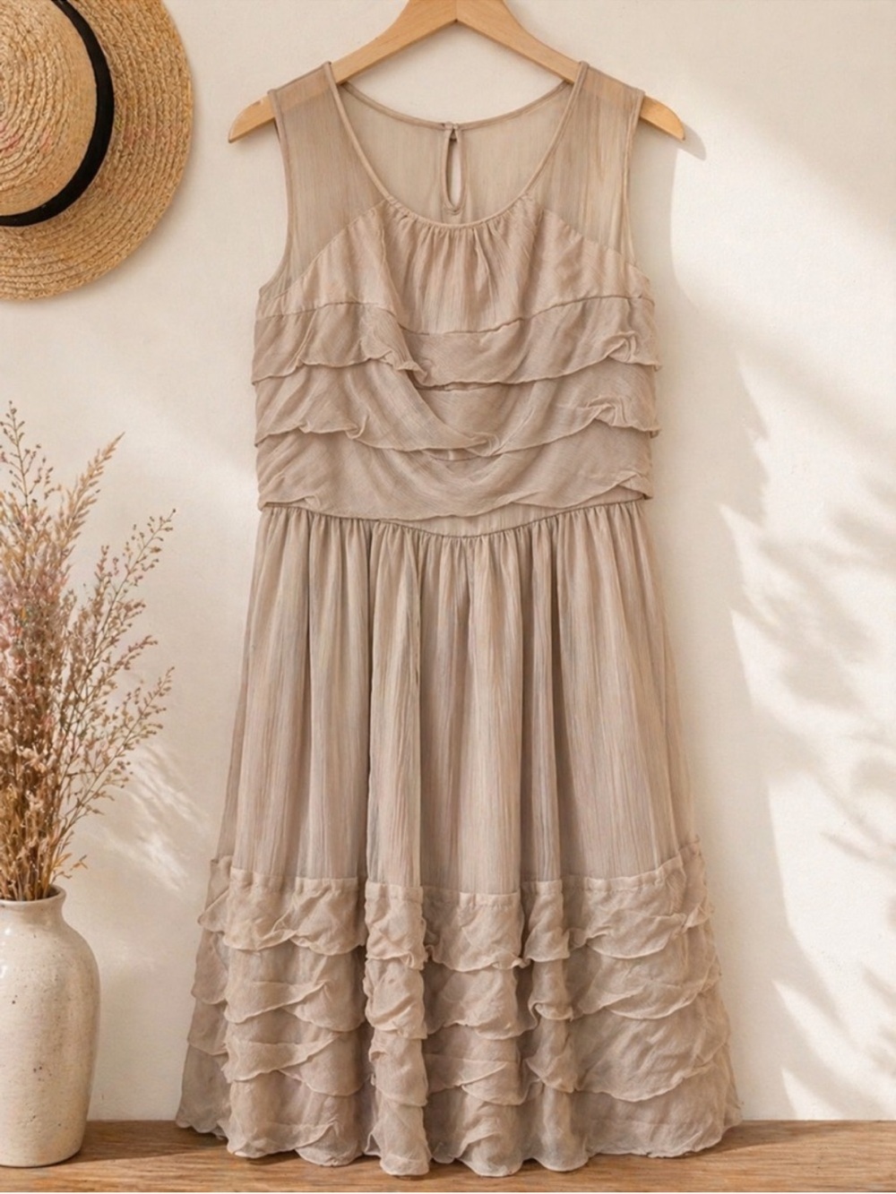 Burlapp Anthropologie Sz 6 Silk Chiffon Sleeveless Beige/Taupe
Dress